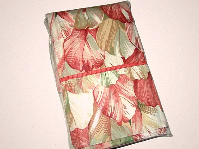 NEW 2P WAVERLY Garden Room PRETTY PETALS Standard Pillowcase Set Floral USA NWOT