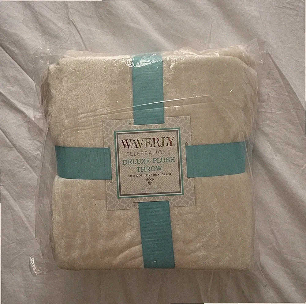 WAVERLY: Celebrations Deluxe Plush Throw - 50in x 60in - Ivory