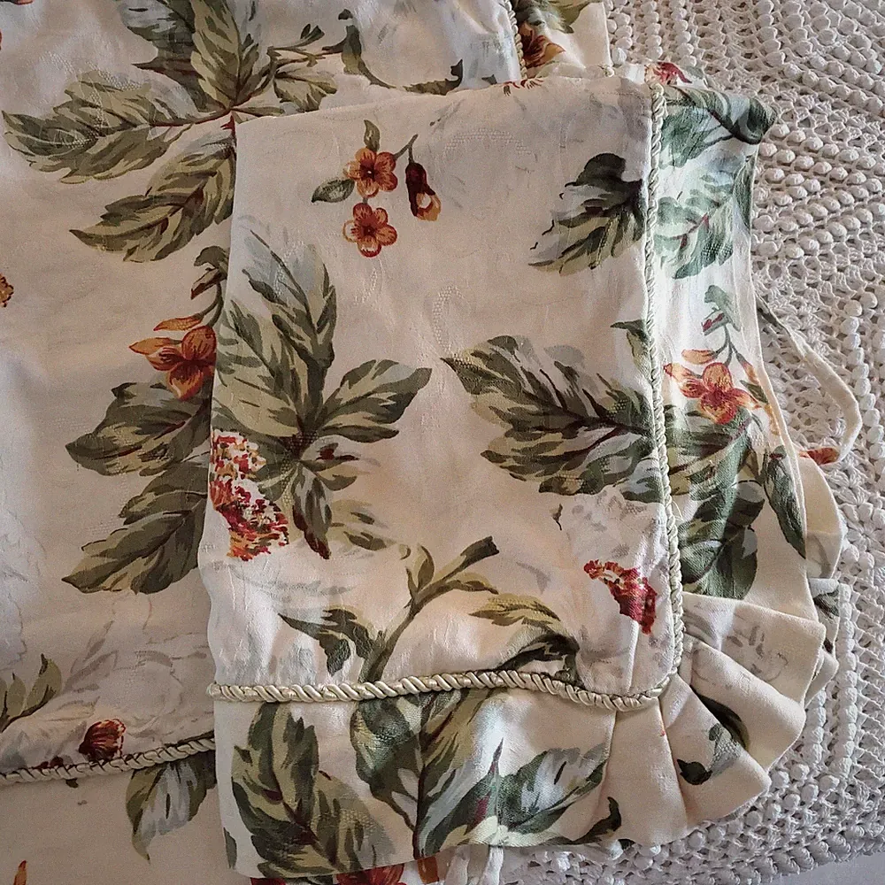 Waverly Garden Room Pillow Shams Set Standard Floral Ruffled 20x26 Ivory Green